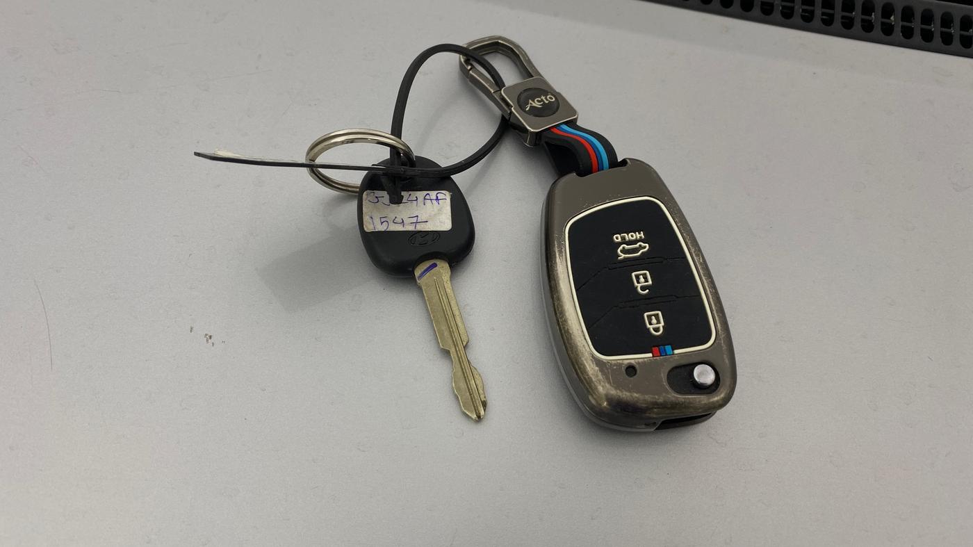2018 Hyundai Xcent S 1.2, CNG, Manual, 99,263 km, Key Close Up