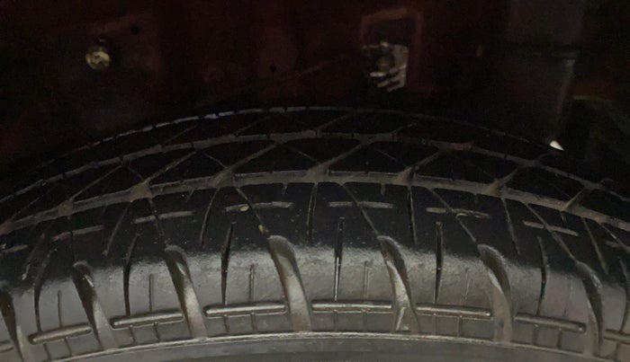 2014 Hyundai Eon ERA +, Petrol, Manual, 47,220 km, Left Rear Tyre Tread