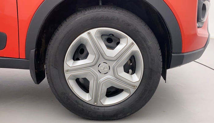 2020 Tata NEXON XMA SUNROOF DIESEL, Diesel, Automatic, 40,007 km, Right Front Wheel