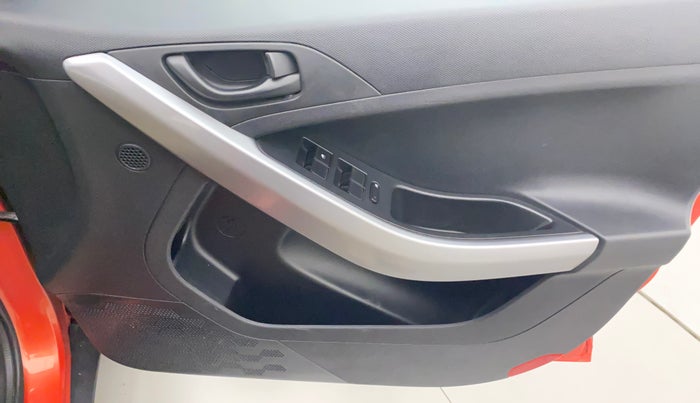 2020 Tata NEXON XMA SUNROOF DIESEL, Diesel, Automatic, 40,007 km, Driver Side Door Panels Control