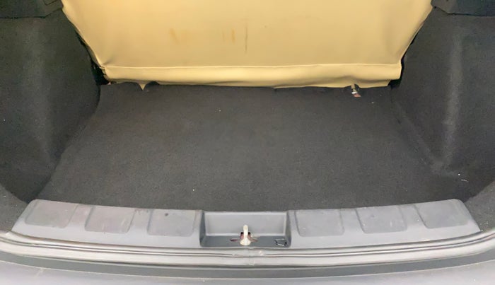 2020 Tata NEXON XMA SUNROOF DIESEL, Diesel, Automatic, 40,007 km, Boot Inside