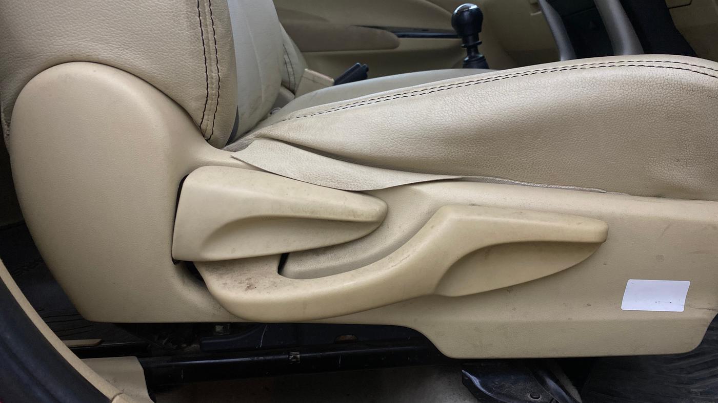 2018 Toyota YARIS G MT, Petrol, Manual, 51,973 km, Driver Side Adjustment Panel
