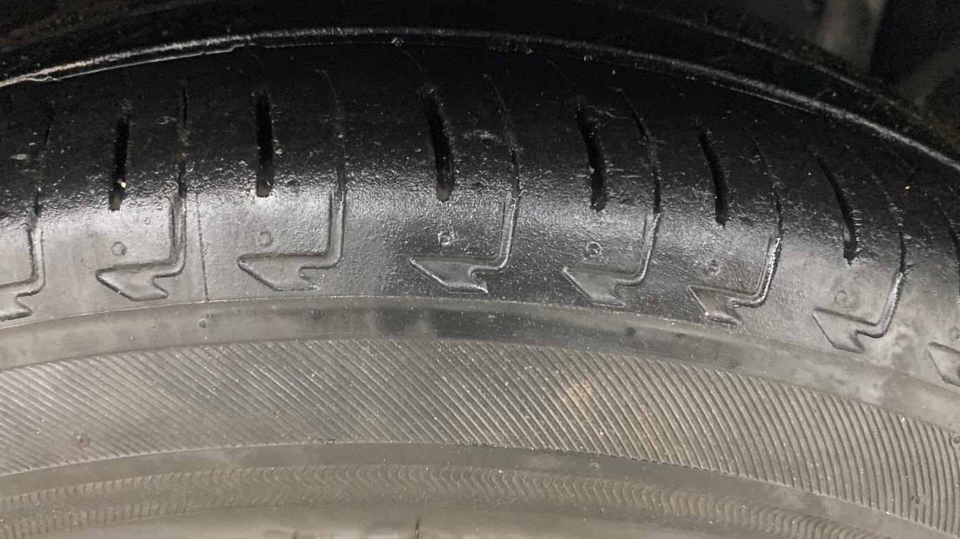 2016 Ford New Figo TITANIUM 1.2 PETROL MT, Petrol, Manual, 1,32,708 km, Right Front Tyre Tread