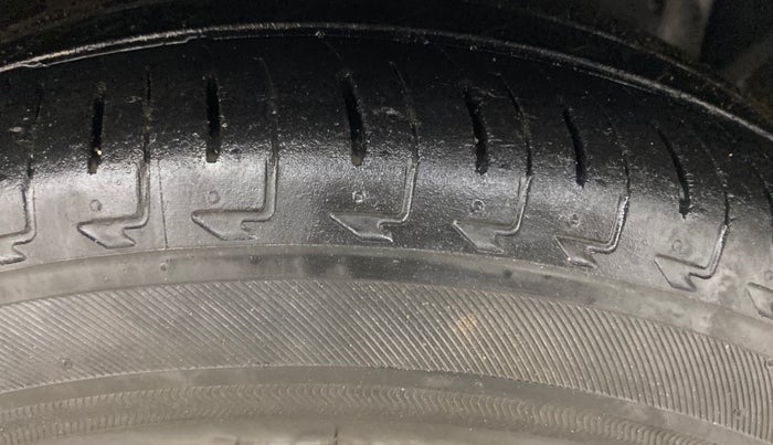 2016 Ford New Figo TITANIUM 1.2 PETROL MT, Petrol, Manual, 1,32,597 km, Right Front Tyre Tread