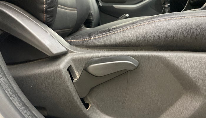 2016 Ford New Figo TITANIUM 1.2 PETROL MT, Petrol, Manual, 1,32,597 km, Driver Side Adjustment Panel