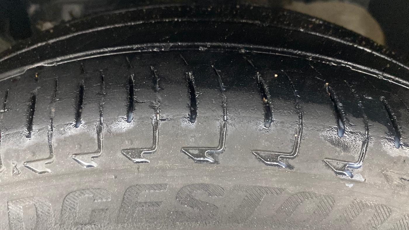 2016 Ford New Figo TITANIUM 1.2 PETROL MT, Petrol, Manual, 1,32,708 km, Left Front Tyre Tread