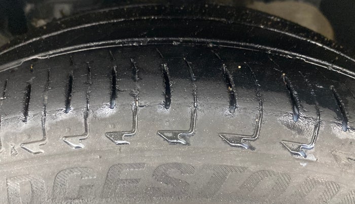 2016 Ford New Figo TITANIUM 1.2 PETROL MT, Petrol, Manual, 1,32,597 km, Left Front Tyre Tread