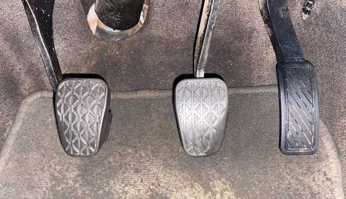 2016 Ford New Figo TITANIUM 1.2 PETROL MT, Petrol, Manual, 1,32,597 km, Pedals