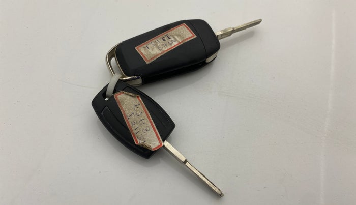 2016 Ford New Figo TITANIUM 1.2 PETROL MT, Petrol, Manual, 1,32,597 km, Key Close Up