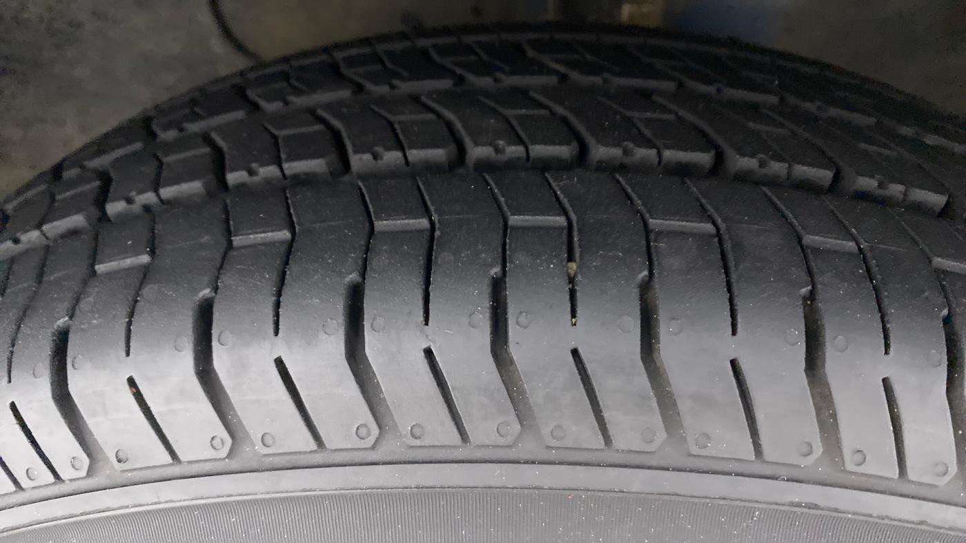 2017 Hyundai Elite i20 MAGNA 1.2, Petrol, Manual, 74,472 km, Left Front Tyre Tread