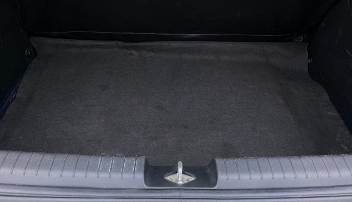 2017 Hyundai Elite i20 MAGNA 1.2, Petrol, Manual, 74,472 km, Boot Inside