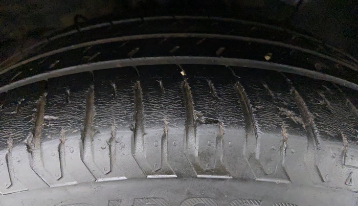 2018 Hyundai Verna 1.6 SX VTVT AT (O), Petrol, Automatic, 40,438 km, Right Front Tyre Tread
