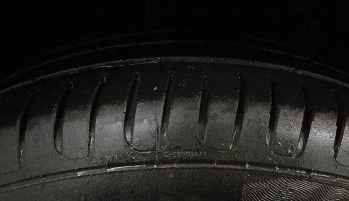 2017 Honda Amaze 1.2L I-VTEC S OPT, CNG, Manual, 84,727 km, Right Front Tyre Tread