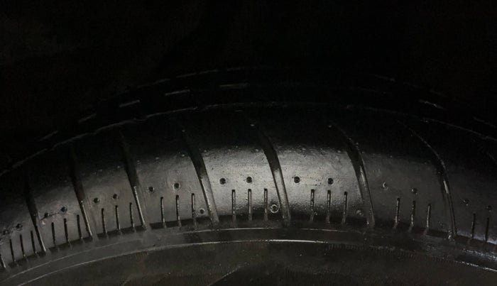 2017 Honda Amaze 1.2L I-VTEC S OPT, CNG, Manual, 84,727 km, Left Rear Tyre Tread