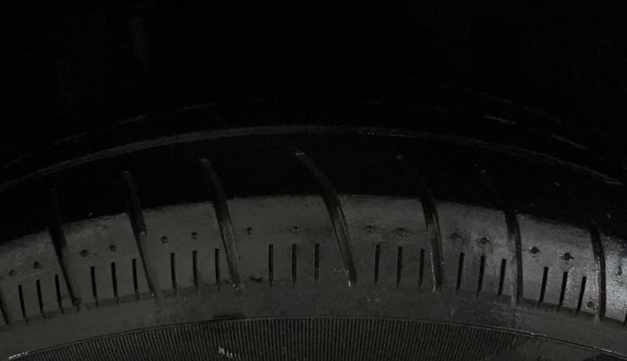 2017 Honda Amaze 1.2L I-VTEC S OPT, CNG, Manual, 84,727 km, Right Rear Tyre Tread