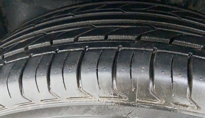 2017 Jeep Compass LIMITED 1.4 PETROL AT, Petrol, Automatic, 87,776 km, Left Front Tyre Tread