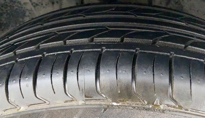 2017 Jeep Compass LIMITED 1.4 PETROL AT, Petrol, Automatic, 87,776 km, Right Front Tyre Tread