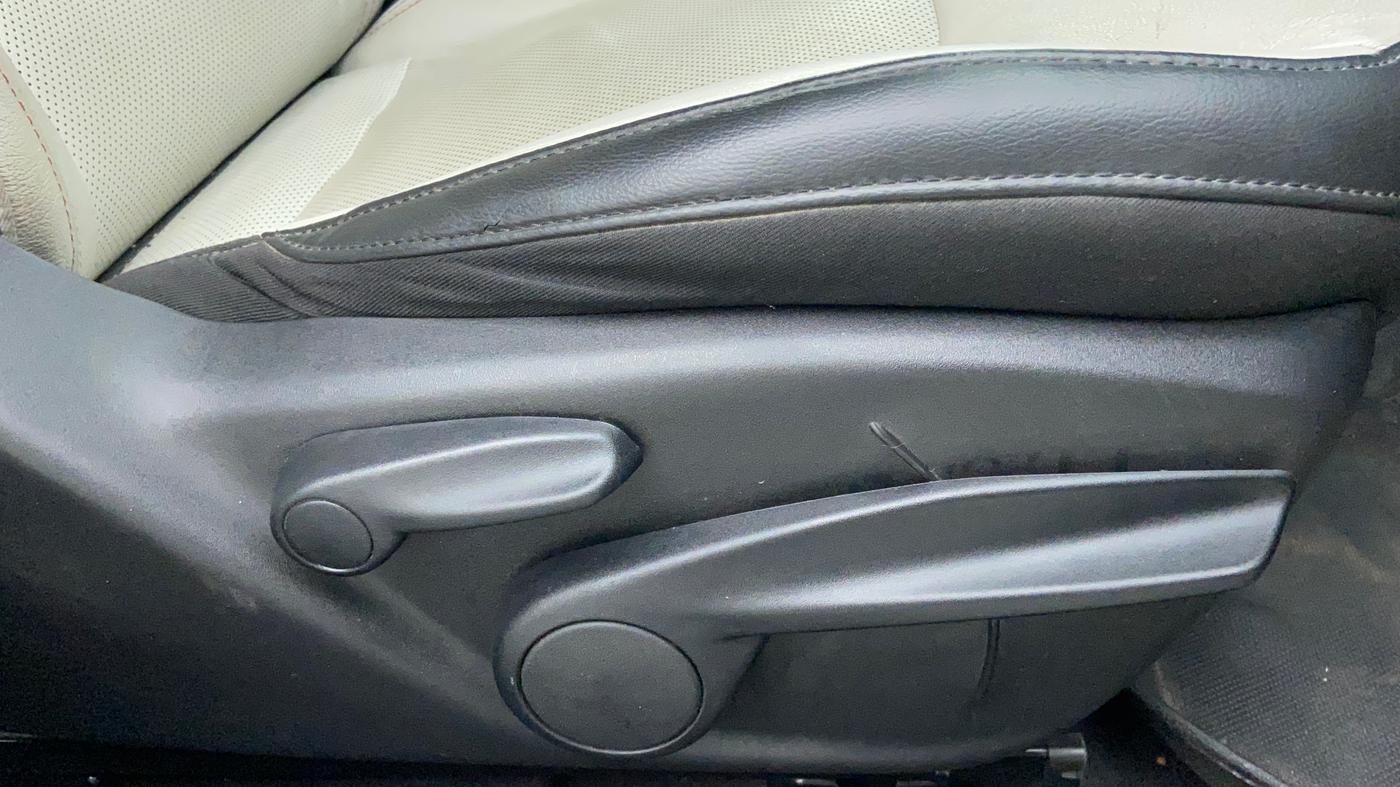 2017 Jeep Compass LIMITED 1.4 PETROL AT, Petrol, Automatic, 87,776 km, Driver Side Adjustment Panel