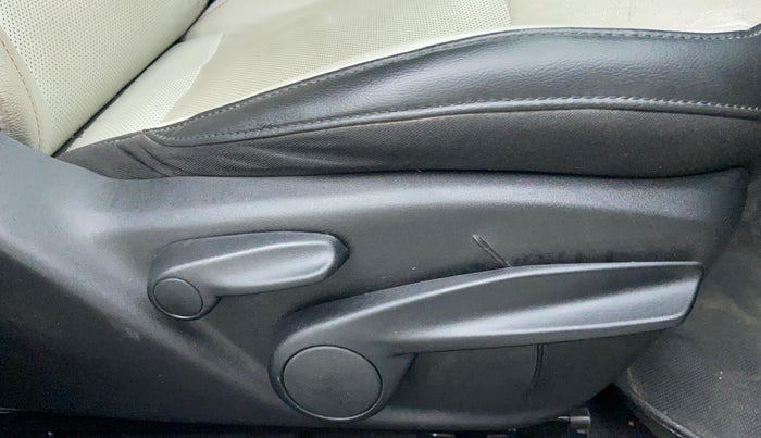 2017 Jeep Compass LIMITED 1.4 PETROL AT, Petrol, Automatic, 87,776 km, Driver Side Adjustment Panel