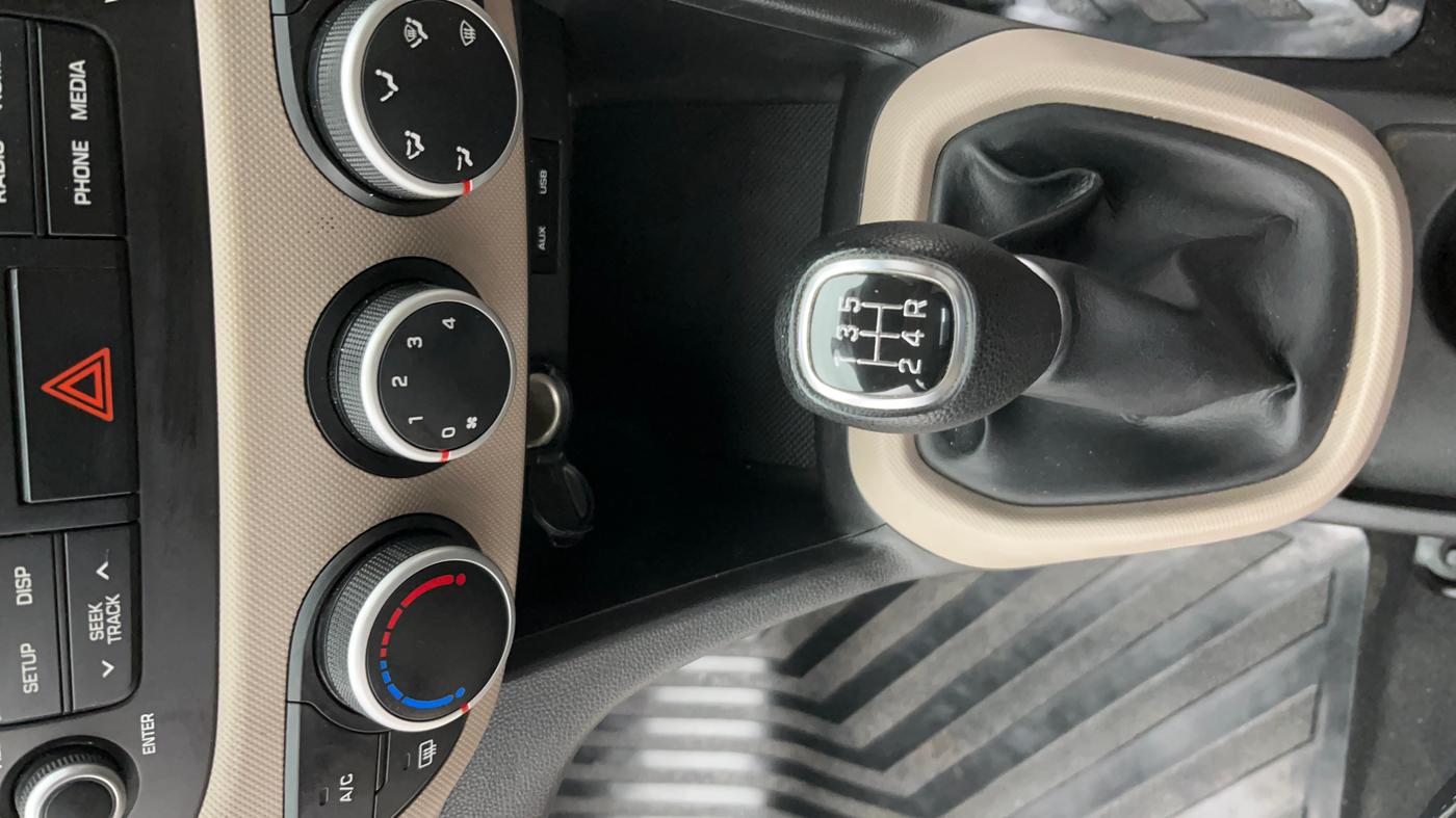 2019 Hyundai Grand i10 SPORTZ 1.2 KAPPA VTVT, Petrol, Manual, 27,881 km, Gear Lever