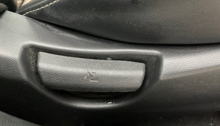 2019 Hyundai Grand i10 SPORTZ 1.2 KAPPA VTVT, Petrol, Manual, 27,834 km, Driver Side Adjustment Panel