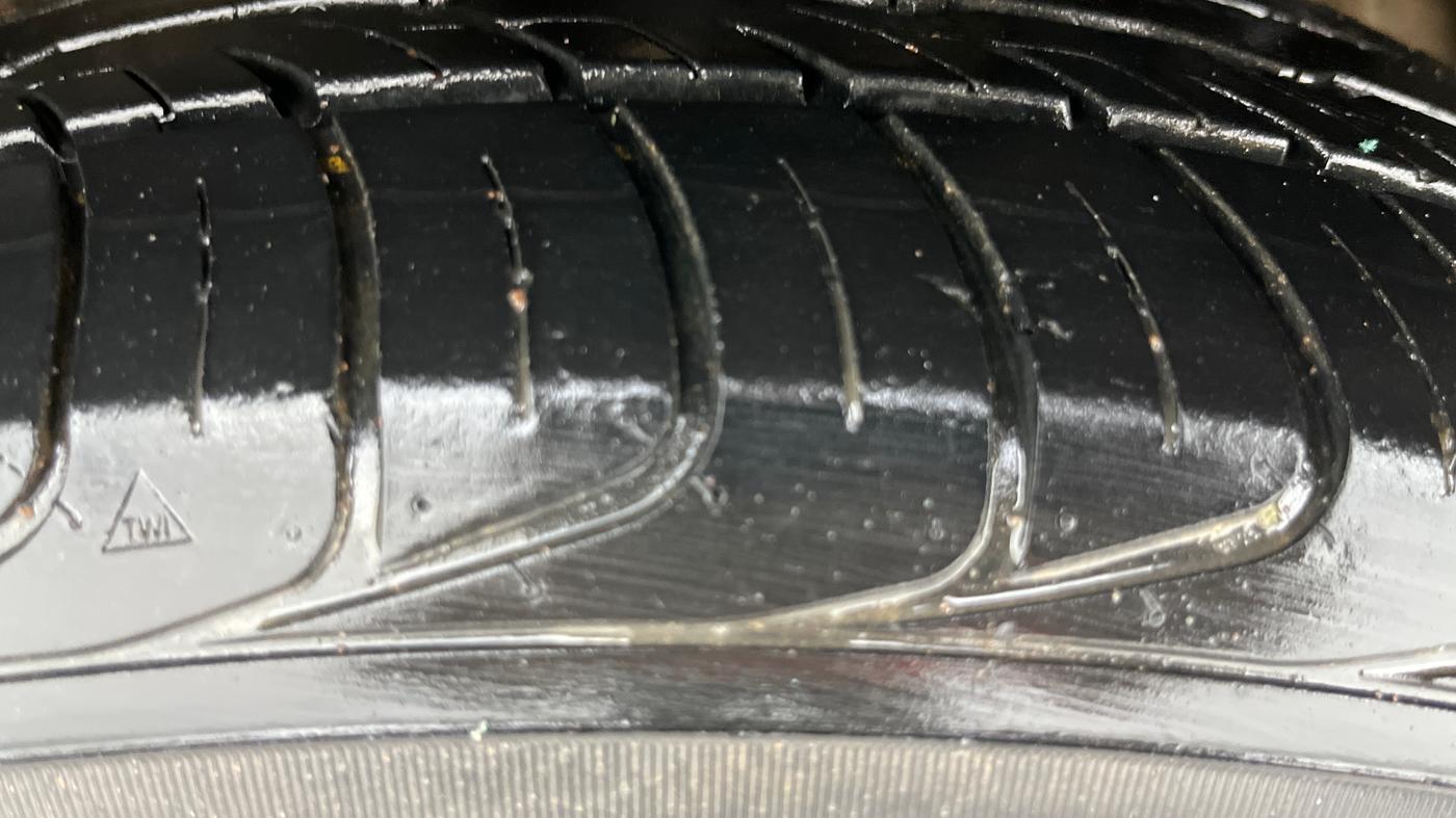 2019 Mahindra XUV300 W6 1.5 DIESEL, Diesel, Manual, 61,041 km, Left Front Tyre Tread