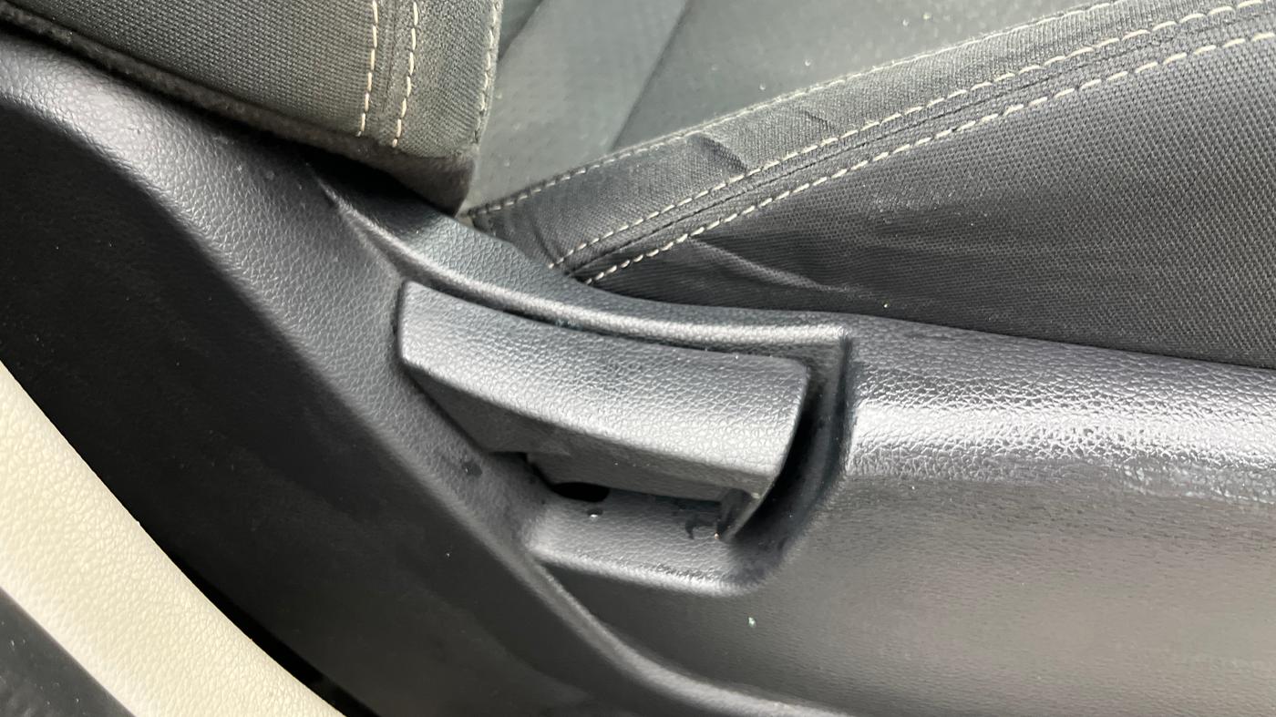 2019 Mahindra XUV300 W6 1.5 DIESEL, Diesel, Manual, 61,041 km, Driver Side Adjustment Panel