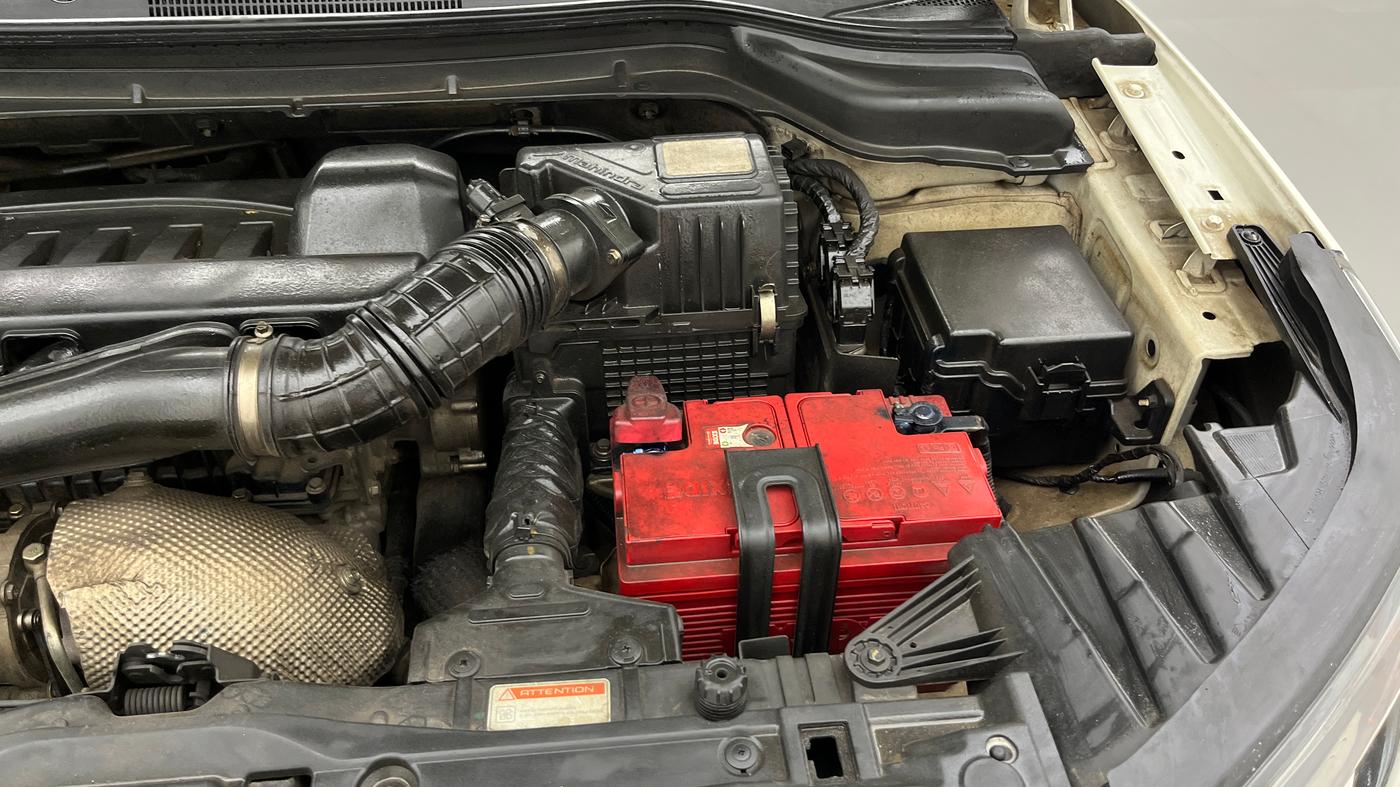 2019 Mahindra XUV300 W6 1.5 DIESEL, Diesel, Manual, 61,041 km, Engine View - Left