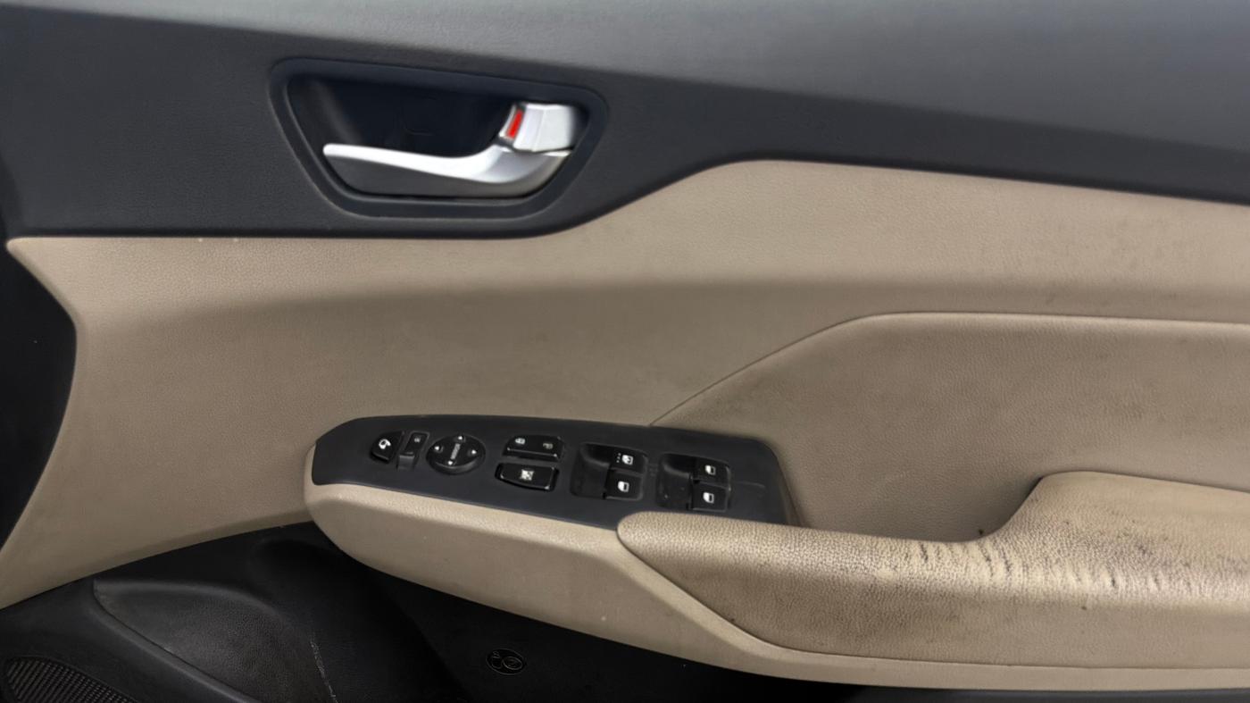 2018 Hyundai Verna 1.6 VTVT SX (O) AT, Petrol, Automatic, 25,621 km, Driver Side Door Panels Control