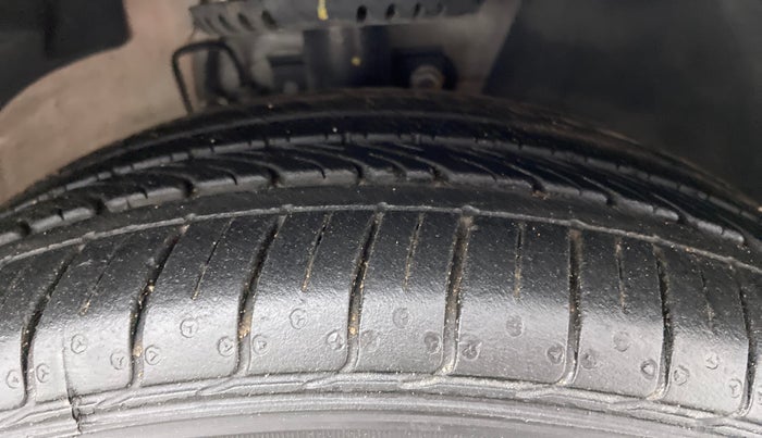2021 Volkswagen Vento HIGHLINE PLUS 1.0 TSI AT, Petrol, Automatic, 8,584 km, Right Front Tyre Tread