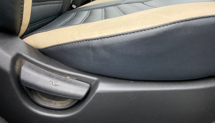 2019 Hyundai Grand i10 SPORTZ 1.2 KAPPA VTVT, Petrol, Manual, 87,189 km, Driver Side Adjustment Panel