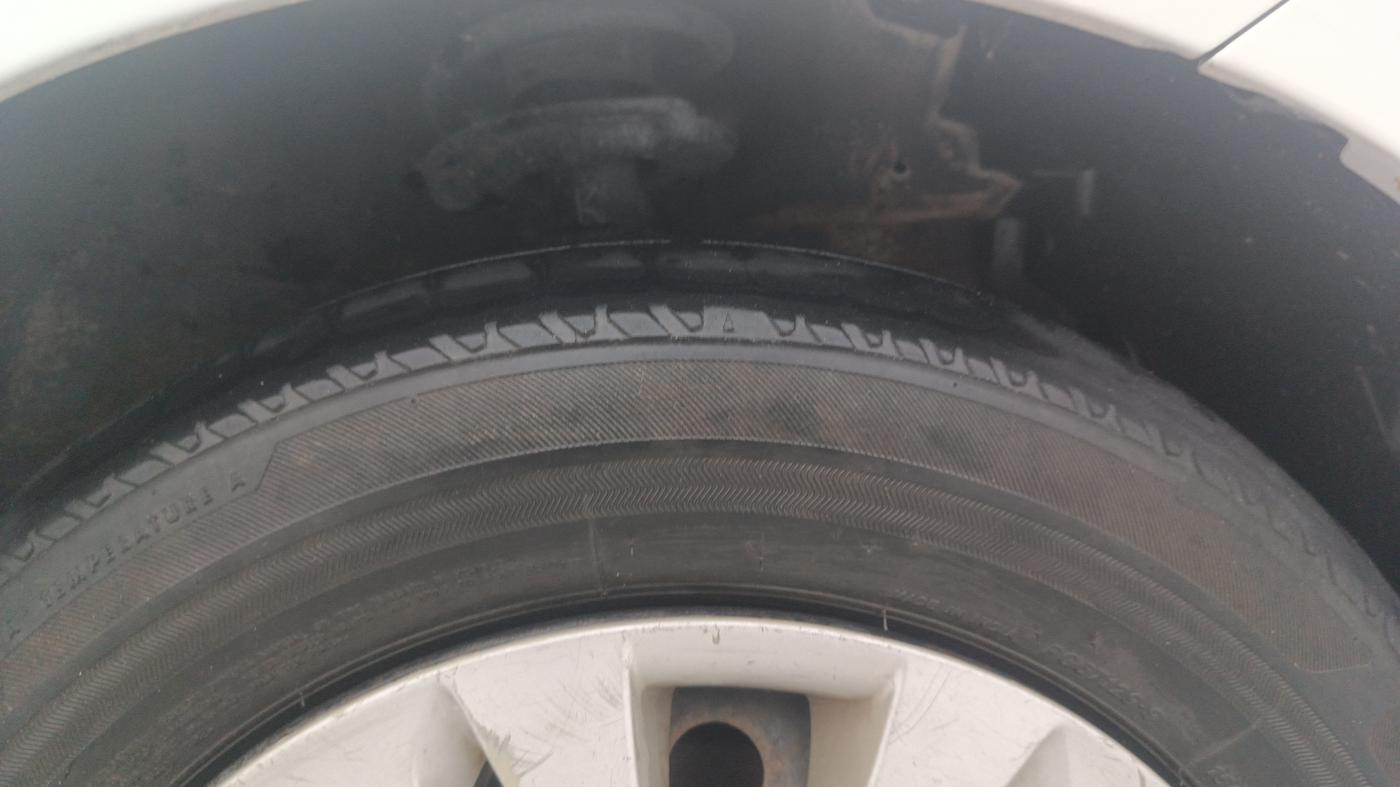 2015 Maruti Ertiga VXI, Petrol, Manual, 79,810 km, Right Front Tyre Tread