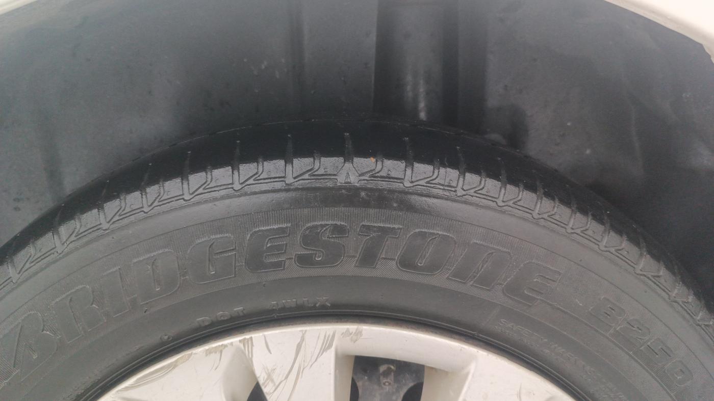 2015 Maruti Ertiga VXI, Petrol, Manual, 79,810 km, Left Rear Tyre Tread