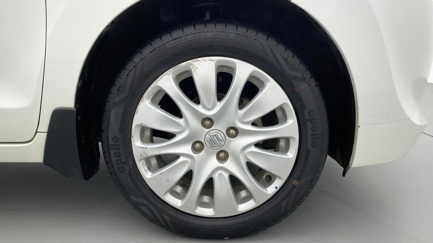 2015 Maruti Baleno ZETA PETROL 1.2, CNG, Manual, 72,818 km, Right Front Wheel