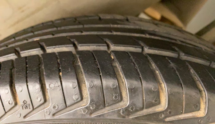 2011 Maruti Wagon R 1.0 LXI, Petrol, Manual, 57,815 km, Right Rear Tyre Tread
