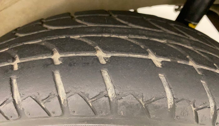 2011 Maruti Wagon R 1.0 LXI, Petrol, Manual, 57,815 km, Left Rear Tyre Tread