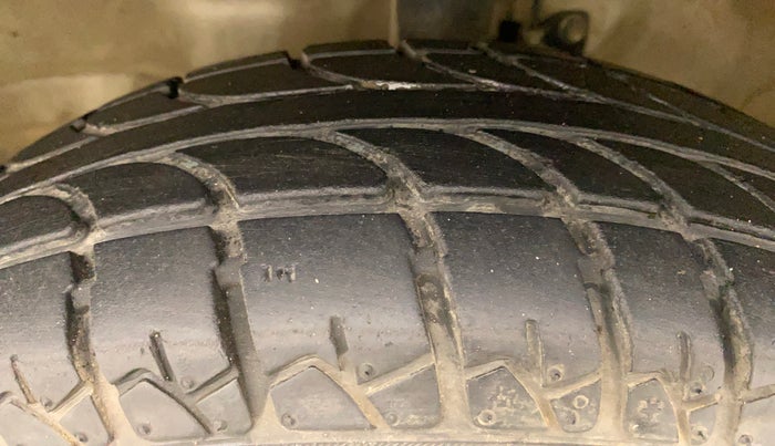2011 Maruti Wagon R 1.0 LXI, Petrol, Manual, 57,815 km, Left Front Tyre Tread