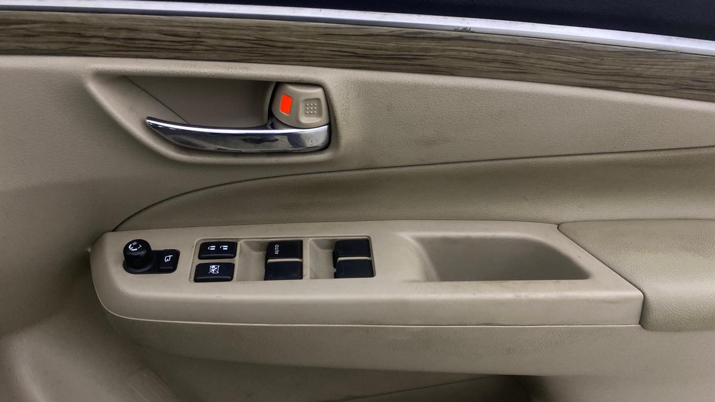 2022 Maruti Ciaz ALPHA  AT 1.5 SHVS PETROL, Petrol, Automatic, 31,208 km, Driver Side Door Panels Control
