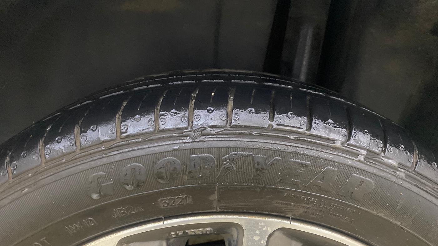 2022 Maruti Ciaz ALPHA  AT 1.5 SHVS PETROL, Petrol, Automatic, 31,208 km, Left Rear Tyre Tread