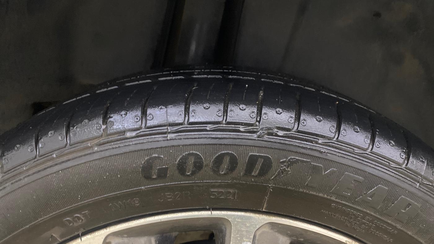 2022 Maruti Ciaz ALPHA  AT 1.5 SHVS PETROL, Petrol, Automatic, 31,208 km, Right Rear Tyre Tread