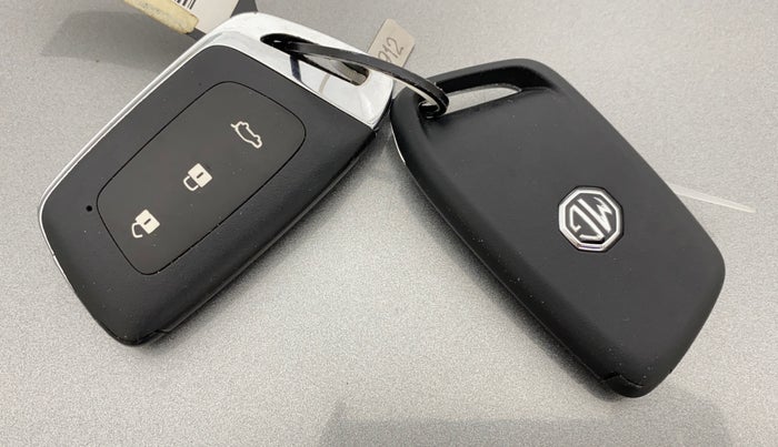 2021 MG HECTOR SHARP 1.5 PETROL CVT, Petrol, Automatic, 63,535 km, Key Close Up