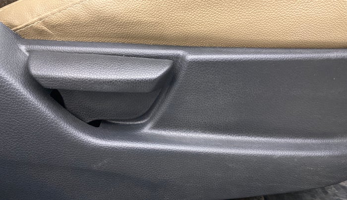 2016 Hyundai Eon ERA +, Petrol, Manual, 30,363 km, Driver Side Adjustment Panel