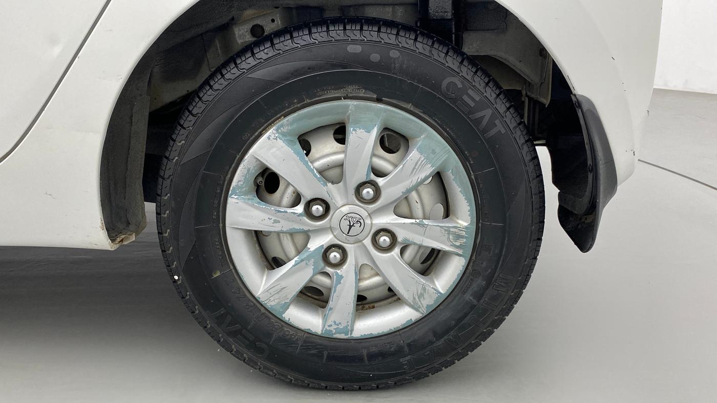 2016 Hyundai Eon ERA +, Petrol, Manual, 30,363 km, Left Rear Wheel