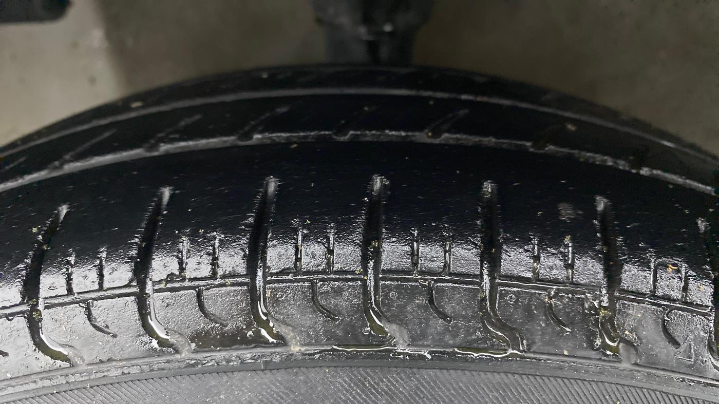 2016 Hyundai Eon ERA +, Petrol, Manual, 30,363 km, Left Front Tyre Tread