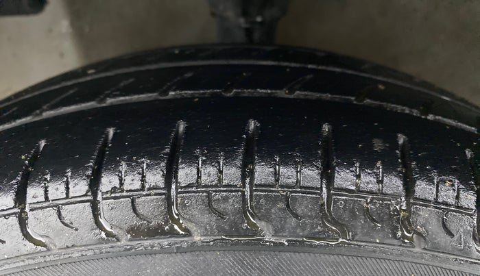 2016 Hyundai Eon ERA +, Petrol, Manual, 30,363 km, Left Front Tyre Tread