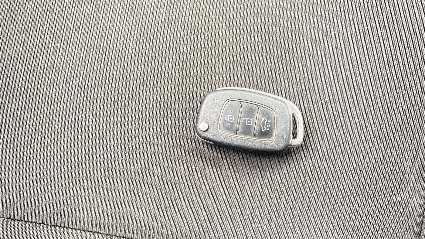 2023 Hyundai GRAND I10 NIOS SPORTZ 1.2 KAPPA VTVT DUAL TONE, Petrol, Manual, 34,645 km, Key Close Up