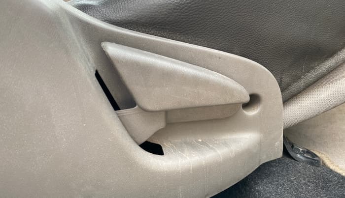 2018 Datsun Go Plus T, Petrol, Manual, 29,975 km, Driver Side Adjustment Panel