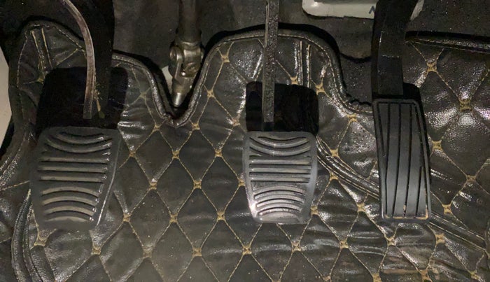 2021 Mahindra XUV300 W6 1.2 PETROL, Petrol, Manual, 31,207 km, Pedals