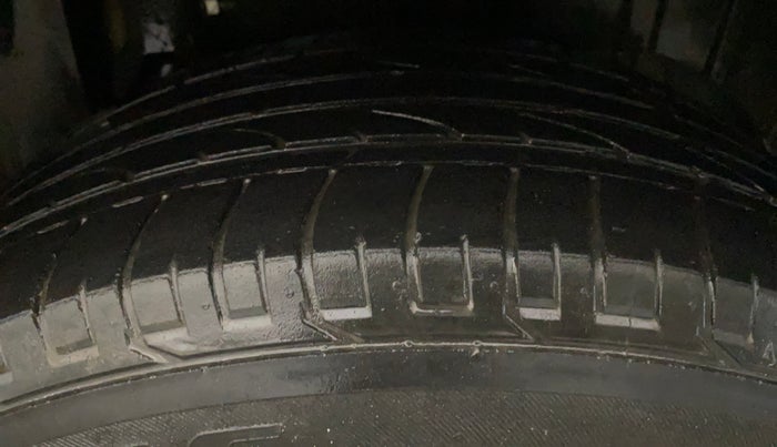 2021 Mahindra XUV300 W6 1.2 PETROL, Petrol, Manual, 31,207 km, Left Rear Tyre Tread