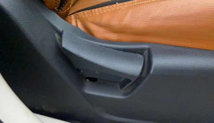 2021 Mahindra XUV300 W6 1.2 PETROL, Petrol, Manual, 31,207 km, Driver Side Adjustment Panel